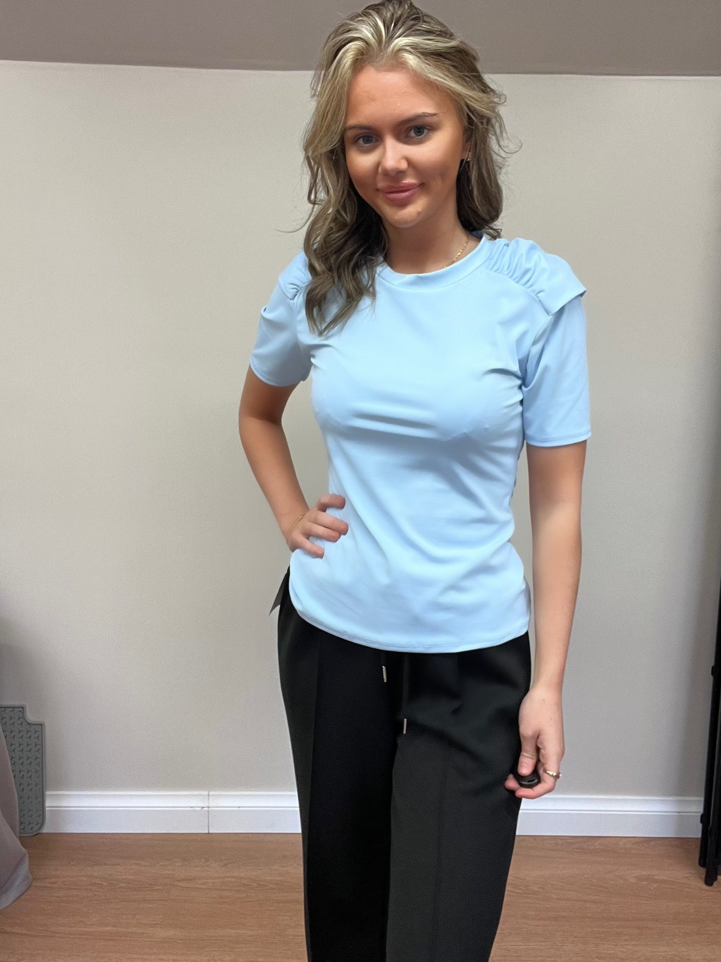 Scrunched shoulder basic tee