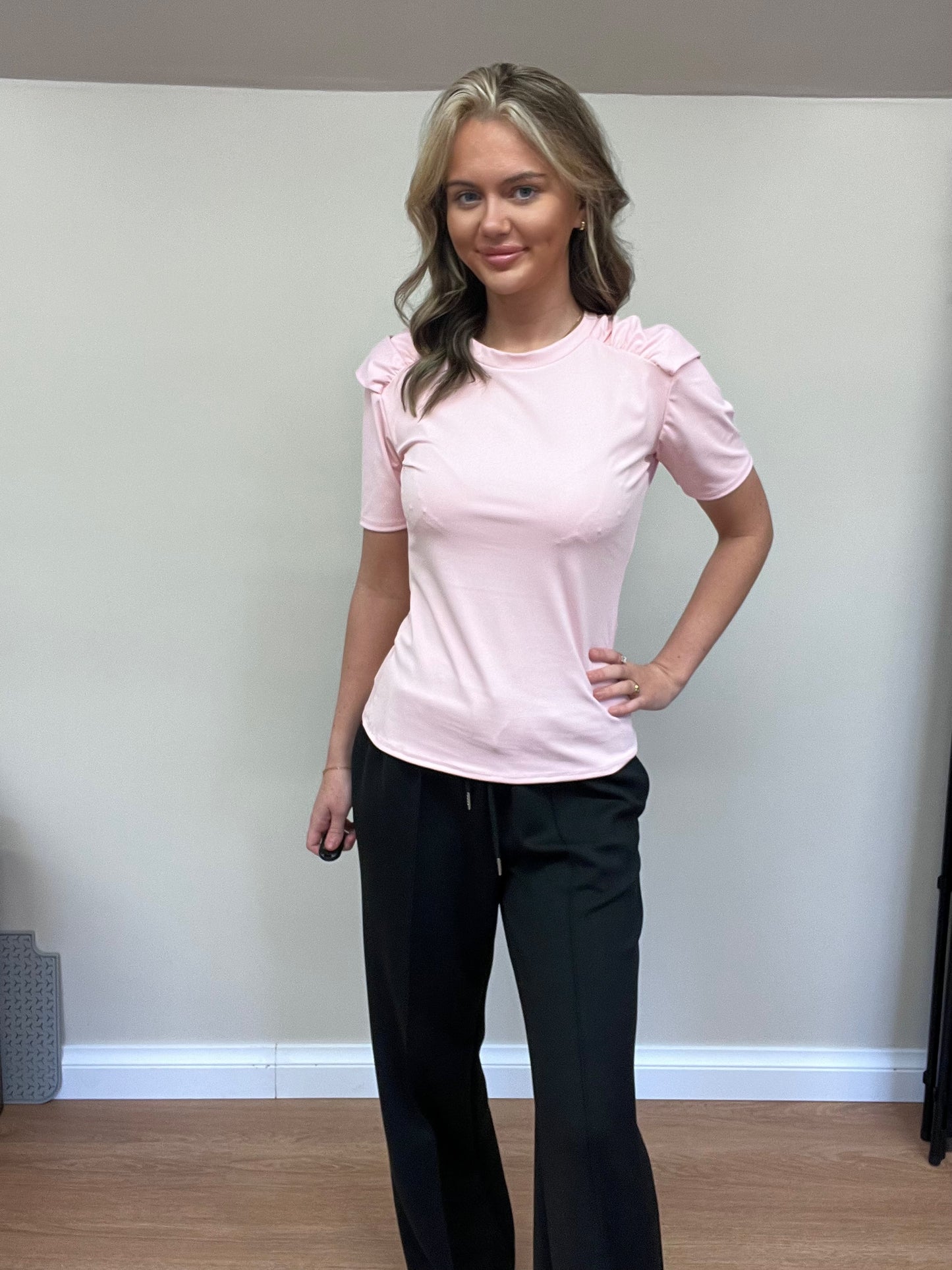 Scrunched shoulder basic tee